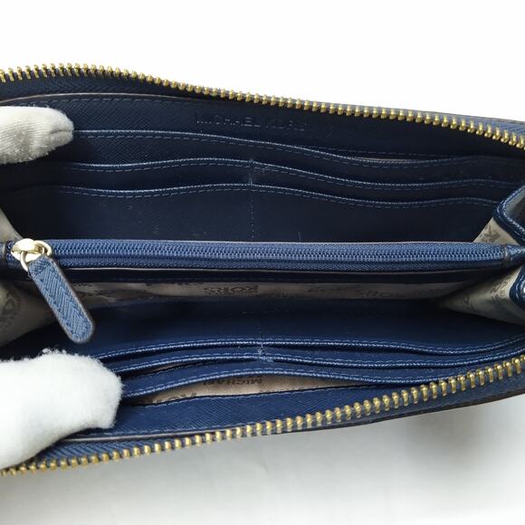 Michael Kors Black Leather Zip Around Credit Card Wallet - Picture 6 of 16